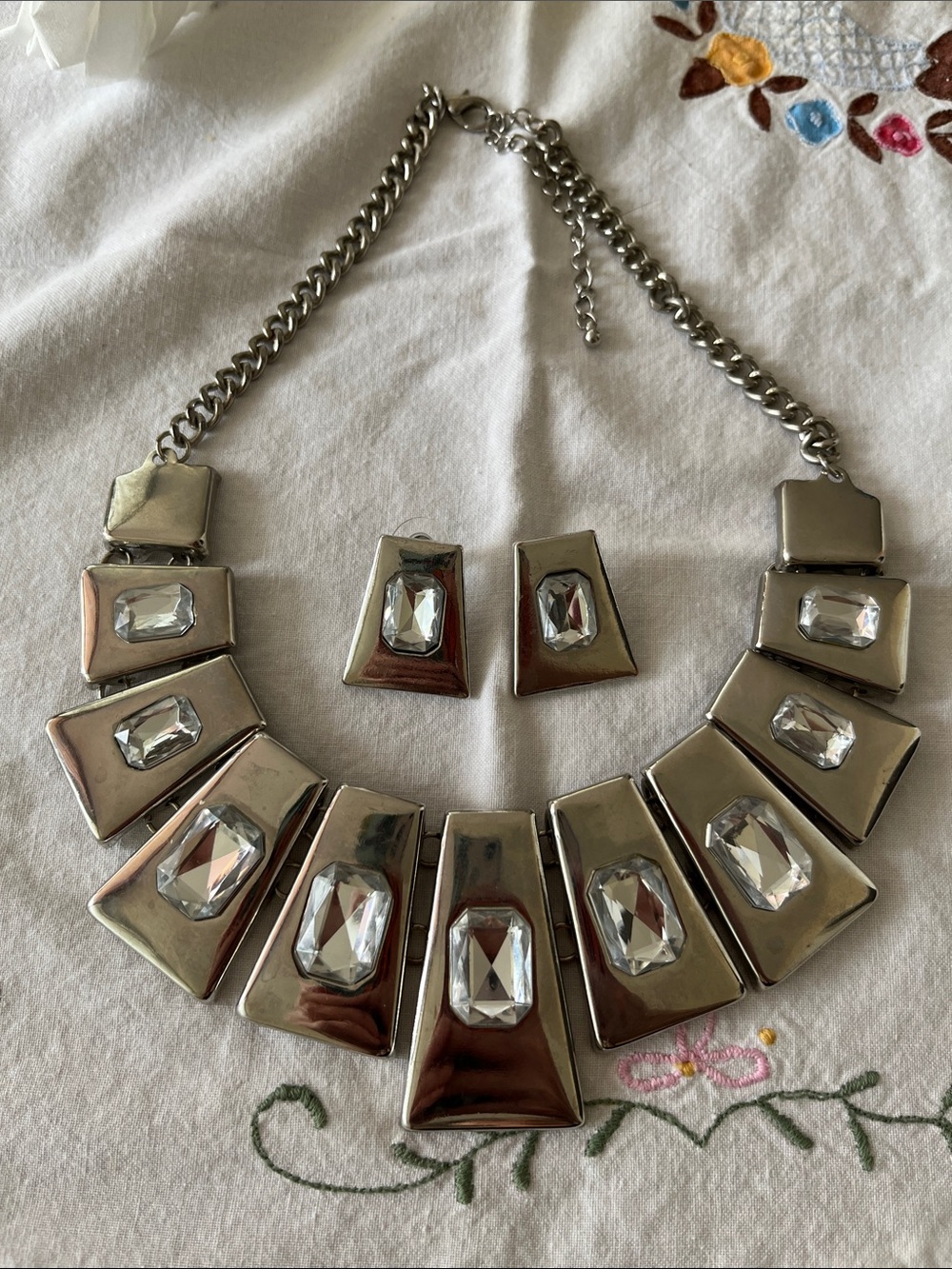 Retro-revival costume jewelry echoing 1980s-1990s